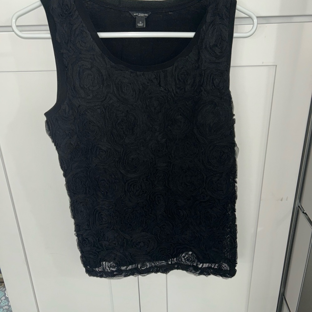 Ann Taylor Black Sleeveless Floral Textured Top